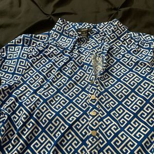 Short sleeve with snaps. Gently worn.